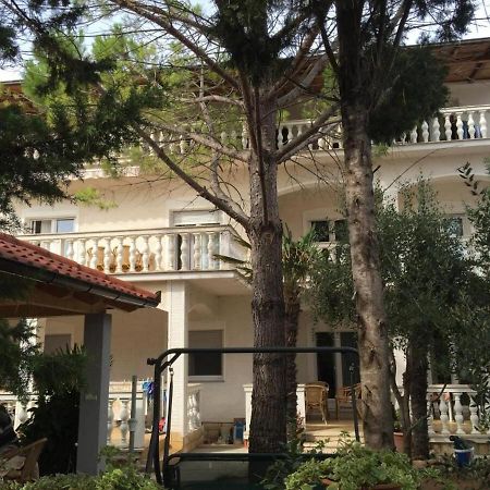 נין Apartments Ivica - With Parking מראה חיצוני תמונה