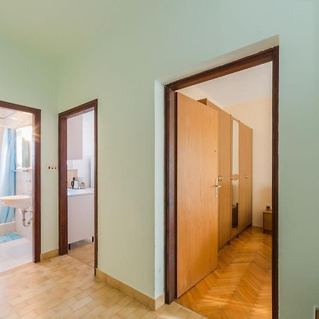 נין Apartments Ivica - With Parking מראה חיצוני תמונה