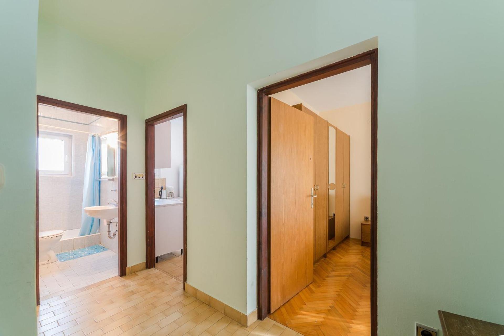 נין Apartments Ivica - With Parking מראה חיצוני תמונה