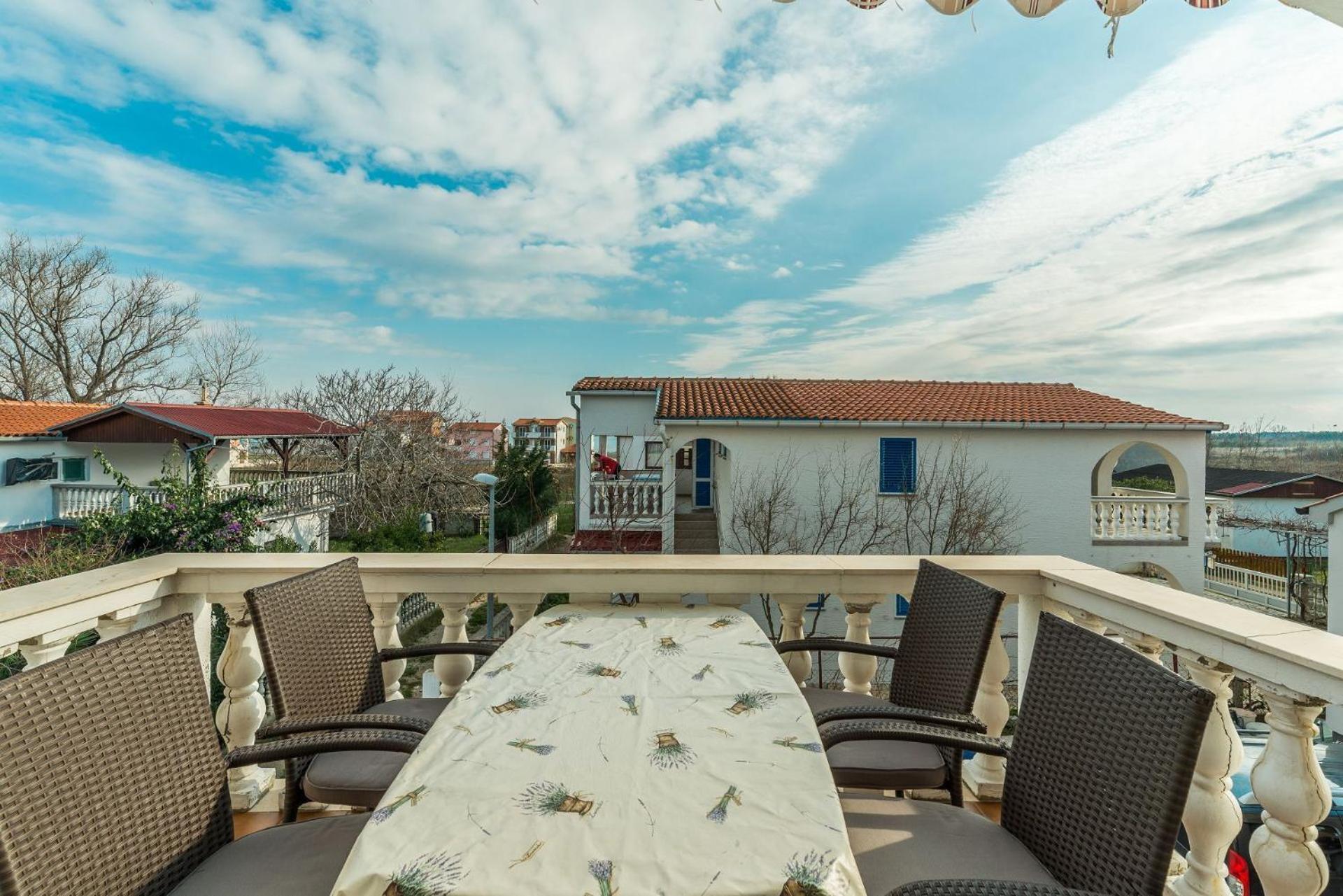 נין Apartments Ivica - With Parking מראה חיצוני תמונה