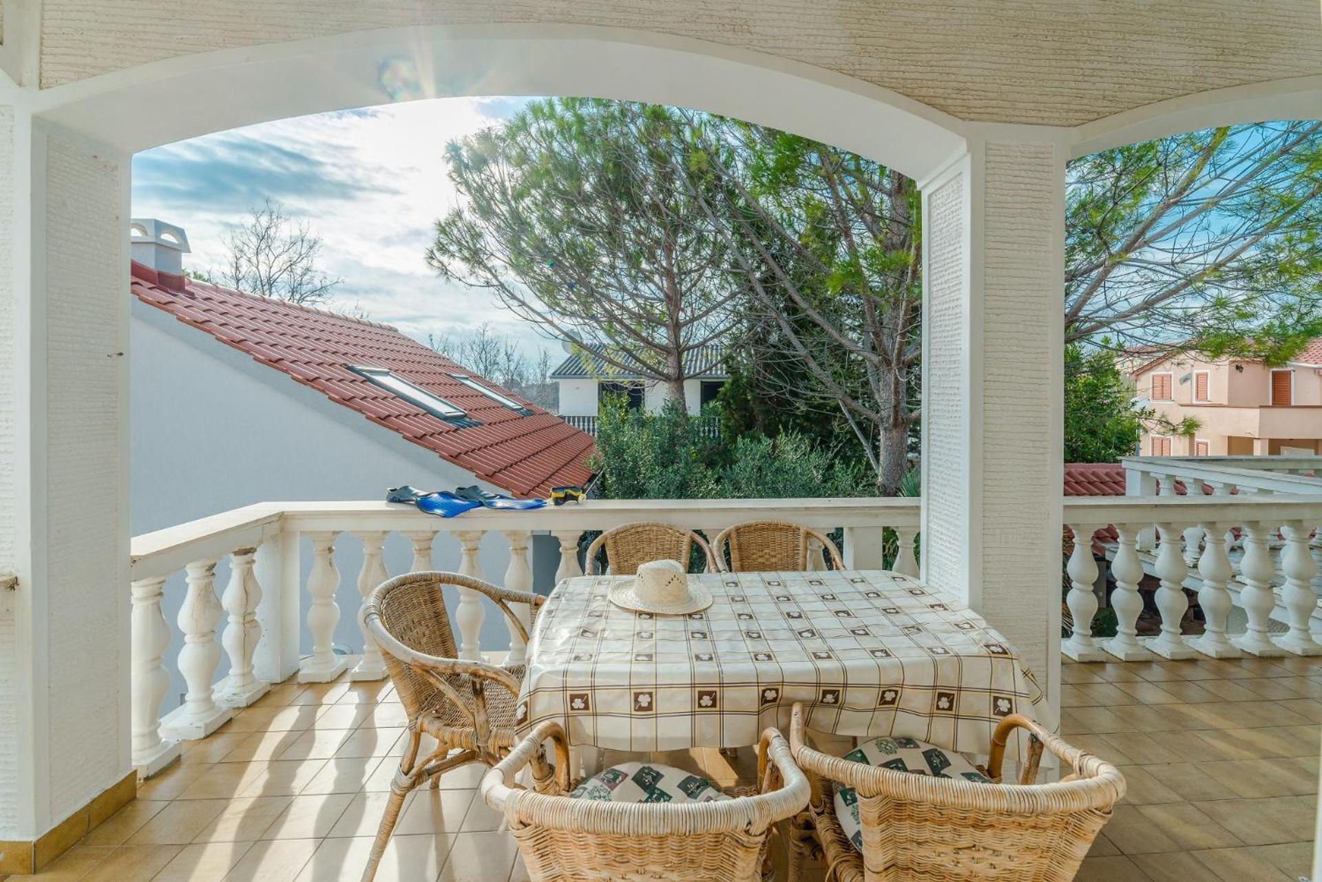 נין Apartments Ivica - With Parking מראה חיצוני תמונה
