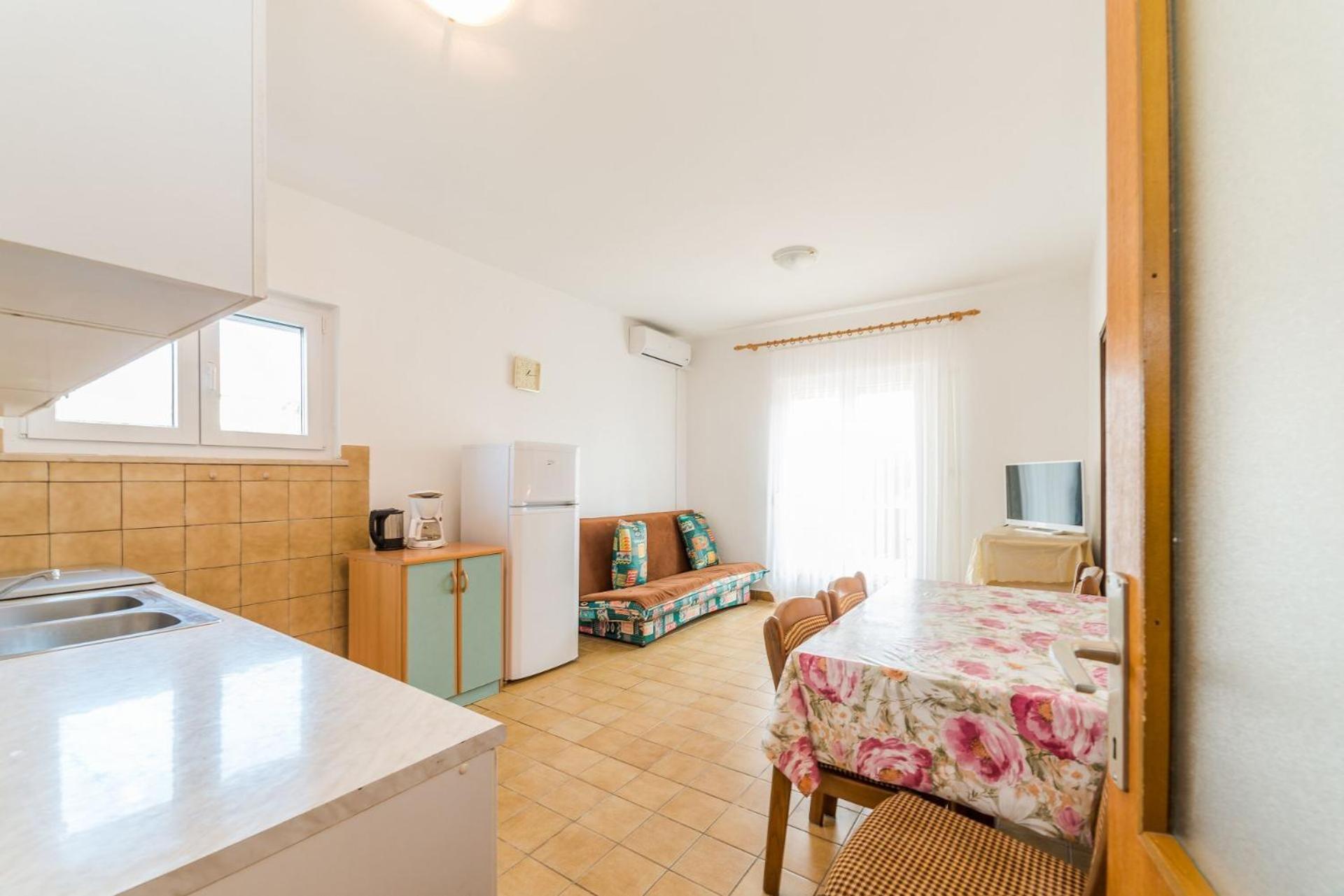 נין Apartments Ivica - With Parking מראה חיצוני תמונה