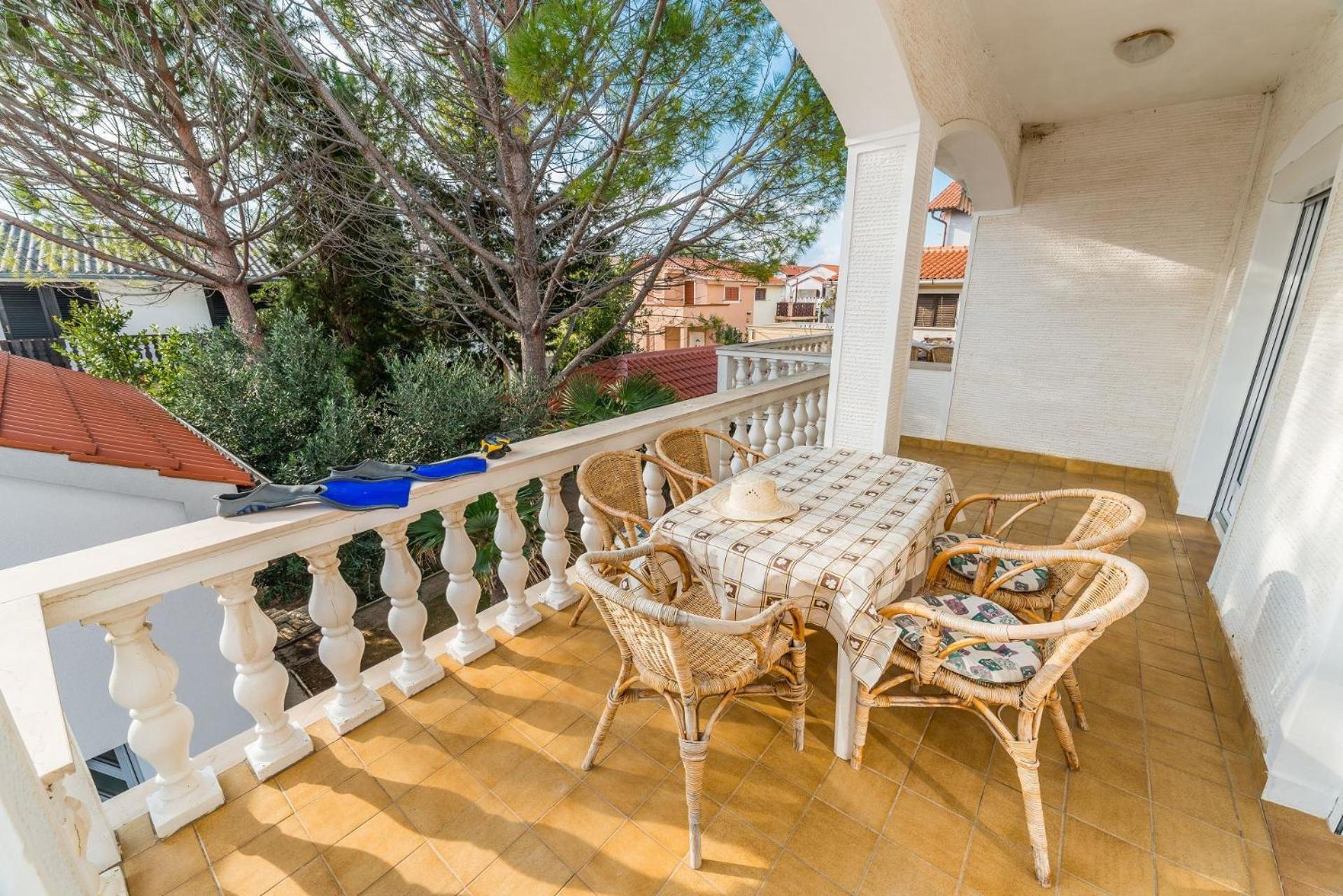 נין Apartments Ivica - With Parking מראה חיצוני תמונה