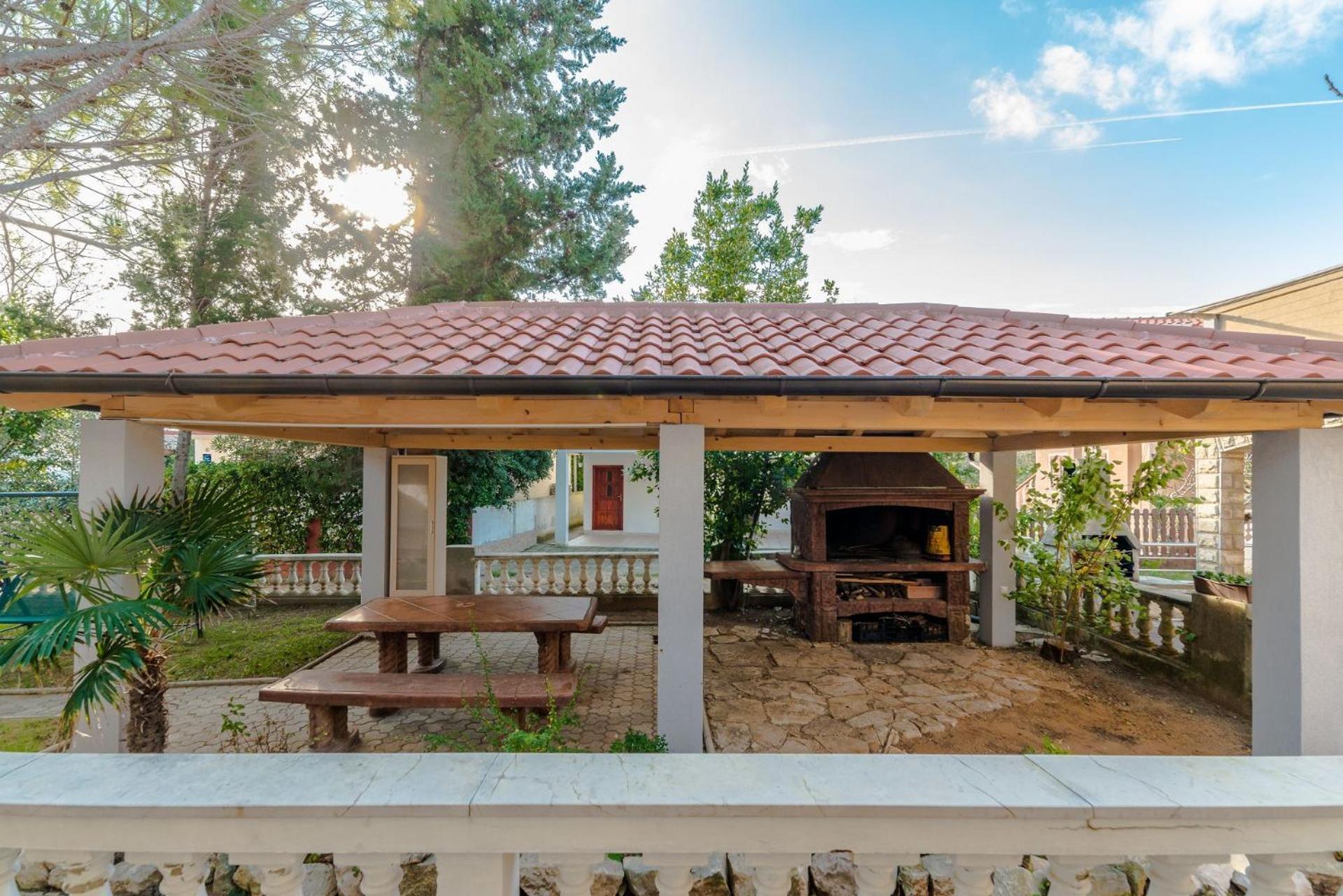 נין Apartments Ivica - With Parking מראה חיצוני תמונה